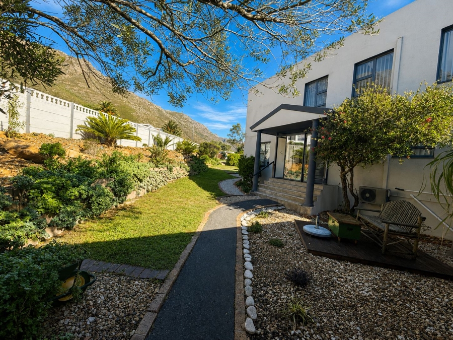 3 Bedroom Property for Sale in Mountainside Western Cape